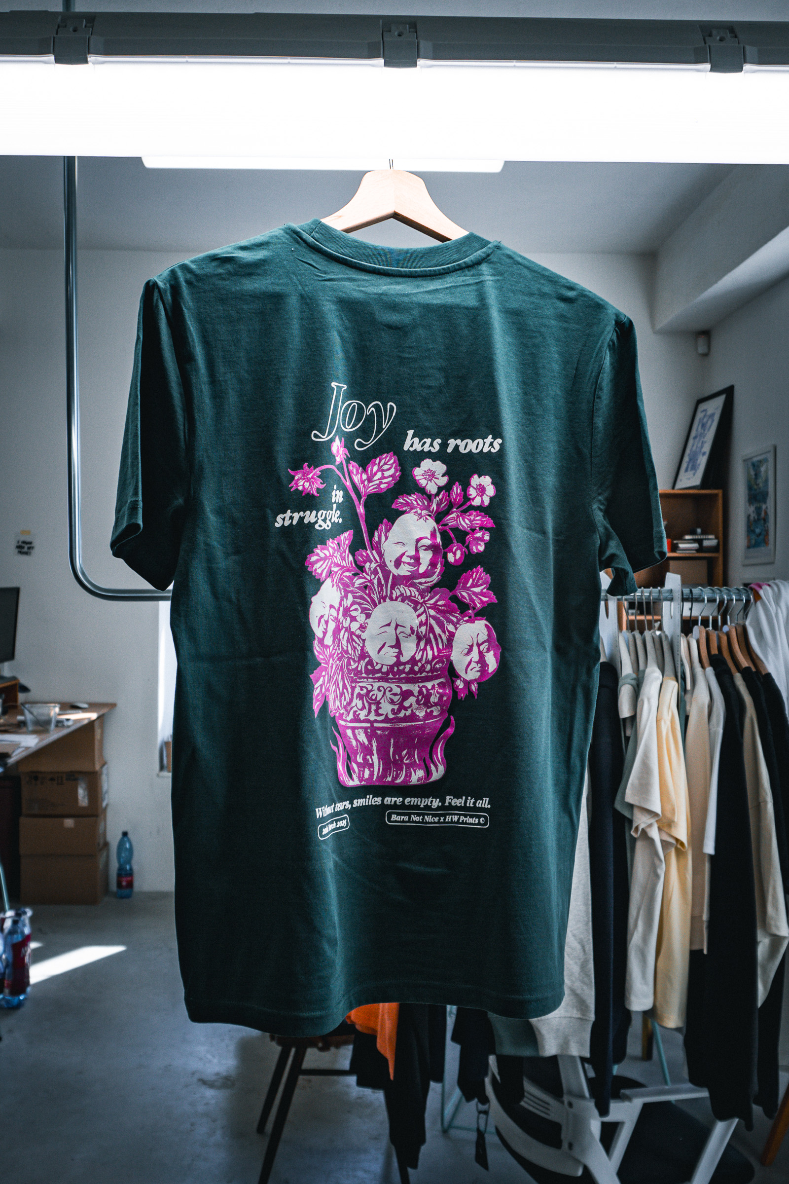 HAPPINESS TEE VEL. XL (ODESÍLÁME 4.4.)